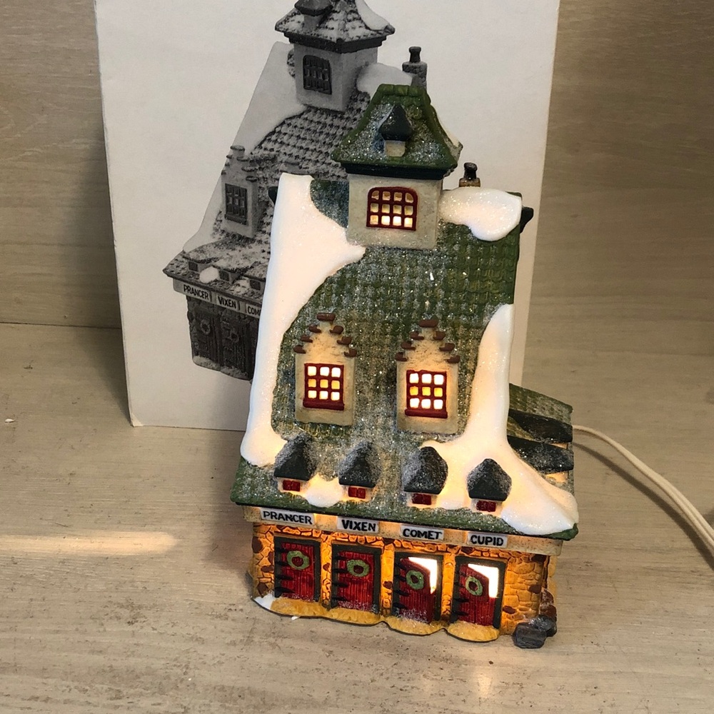 Department 56 Reindeer Barn 5601-4 Retired 1990 Heritage Village North Pole READ